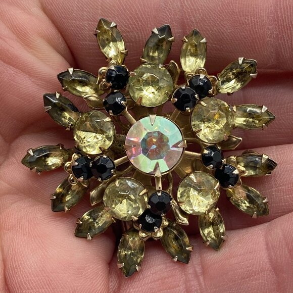 Vtg Gold Tone Yellow Black Aurora Borealis Brooch Pin Sedge UV Reactive Uranium - Picture 13 of 14